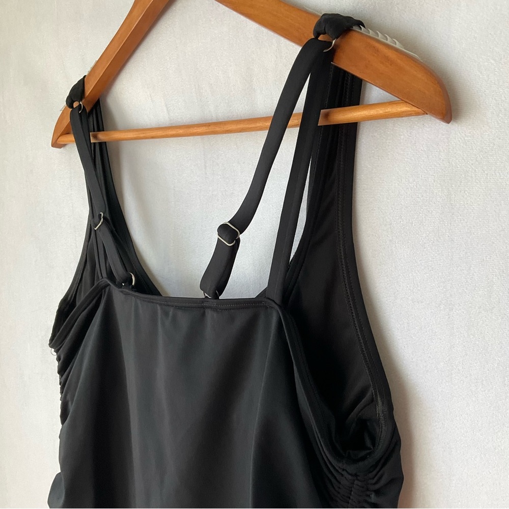 Lands' End Black Women's One Piece Swimsuit - Picture 3 of 6